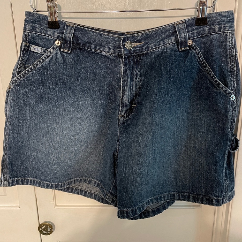 Lee shorts size 12 medium. Good condition. Smoke free and pet free home.